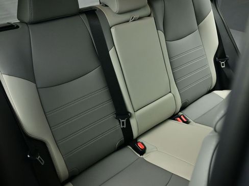 Used 2020 Toyota RAV4 XLE Premium image 28