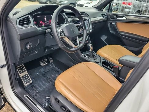 Used 2022 Volkswagen Tiguan SE R-Line AWD/4WD image 9