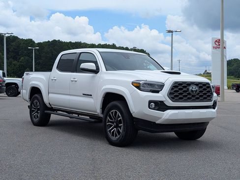 Used 2023 Toyota Tacoma TRD Sport w/ Technology Package RWD image 7