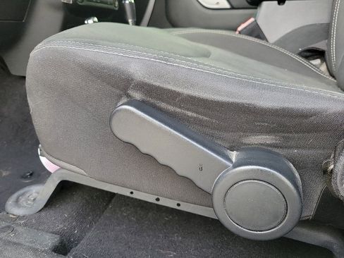 Used 2018 Jeep Wrangler Unlimited Sahara image 12