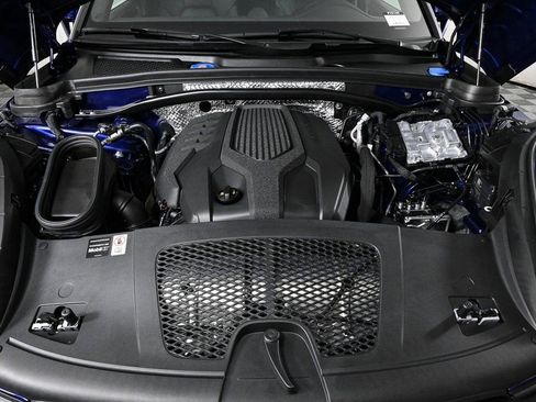 Used 2025 Porsche Macan image 36