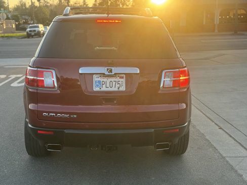 Used 2008 Saturn Outlook XR w/ Luxury Package image 6