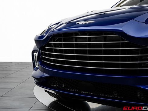 Used 2022 Aston Martin DBX image 11