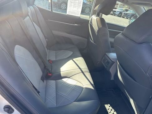 Used 2019 Toyota Camry XLE w/ Navigation Package image 9