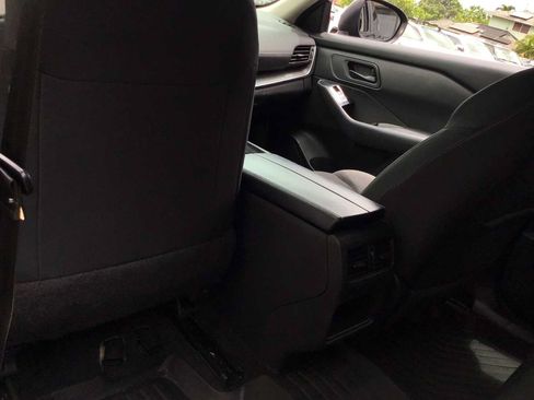 Used 2024 Nissan Rogue S FWD image 21