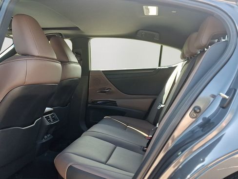 Used 2025 Lexus ES 300h w/ Premium Package FWD image 9