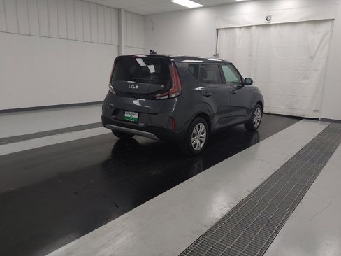 Used 2023 Kia Soul LX image 9