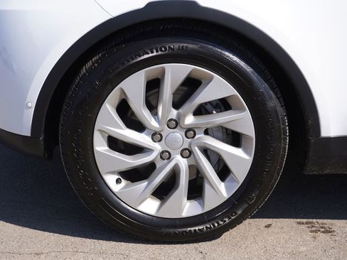 Used 2024 Land Rover Discovery S image 10