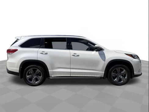 Used 2018 Toyota Highlander Limited Platinum FWD image 6