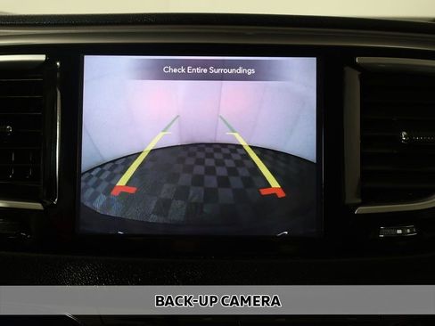 Used 2020 Chrysler Pacifica Touring-L Plus FWD image 6