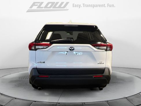 Used 2022 Toyota RAV4 LE image 8