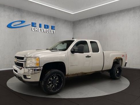 Used 2011 Chevrolet Silverado 2500 LT w/ Interior Plus Package image 4