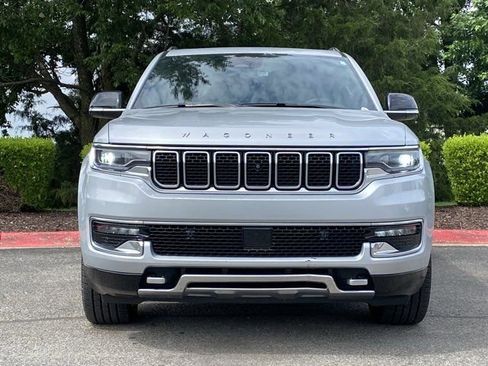 Used 2023 Jeep Wagoneer Series III w/ Premium Group I AWD/4WD image 16