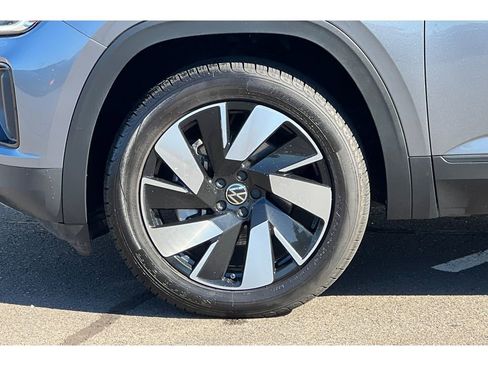 Used 2024 Volkswagen Atlas Cross Sport SE image 28
