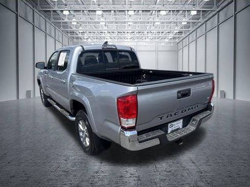 Used 2017 Toyota Tacoma SR5 w/ Tow Package RWD image 3