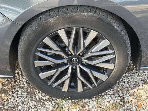 Used 2025 Nissan Altima 2.5 SV FWD image 31