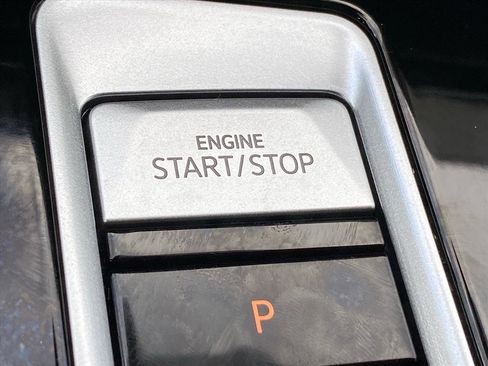 Certified 2025 Volkswagen Atlas Peak Edition SE image 18