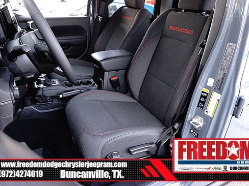 Certified 2025 Jeep Gladiator Rubicon w/ Convenience Group AWD/4WD image 12