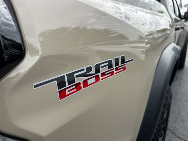 Used 2024 Chevrolet Colorado Trail Boss w/ Technology Package AWD/4WD image 45
