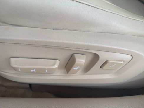 Used 2014 Lexus ES 300h w/ Luxury Package w/Bamboo Trim image 18