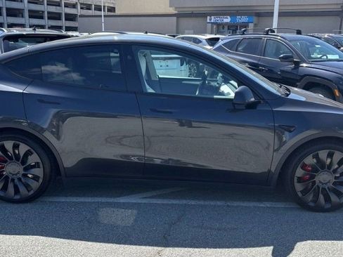 Used 2024 Tesla Model Y Performance AWD/4WD image 4