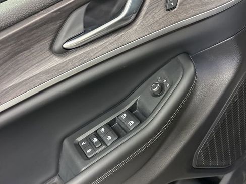 Used 2024 Jeep Grand Cherokee Limited w/ Black Appearance Package image 18