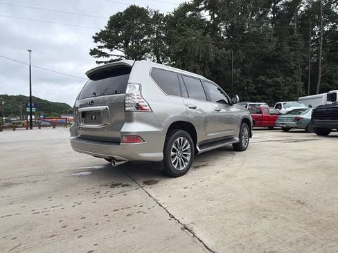 Used 2023 Lexus GX 460 Luxury w/ Accessory Package AWD/4WD image 9