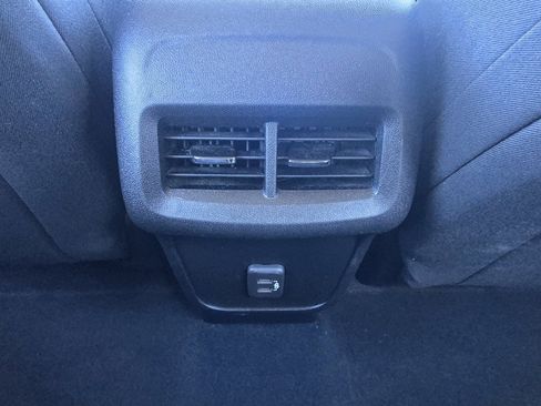 Used 2020 Chevrolet Equinox LS image 29