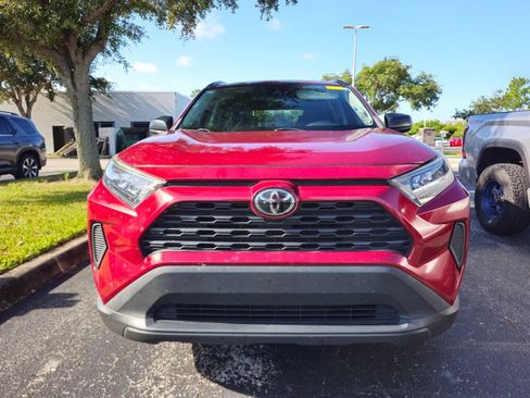 Used 2020 Toyota RAV4 LE FWD image 10