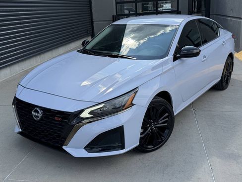 Used 2025 Nissan Altima 2.5 SR AWD/4WD image 2