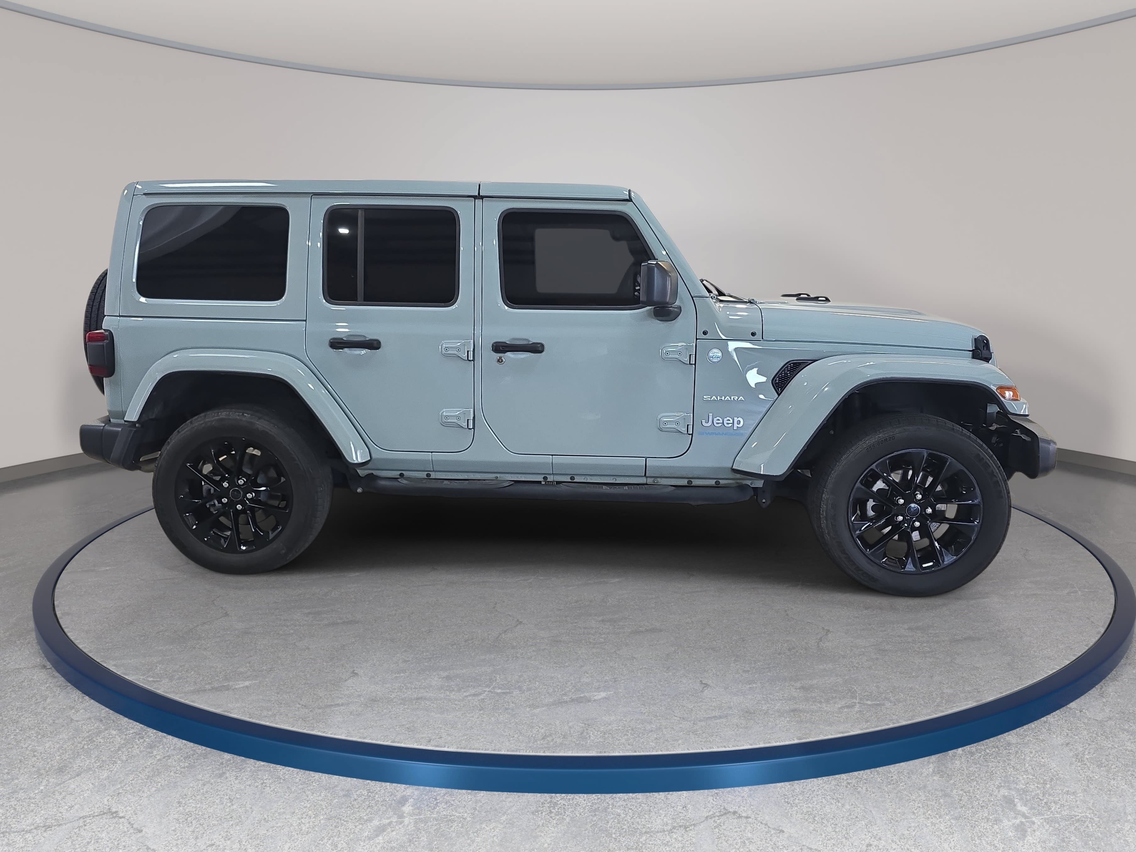 Used 2024 Jeep Wrangler Unlimited Sahara w/ Technology Group AWD/4WD image 5