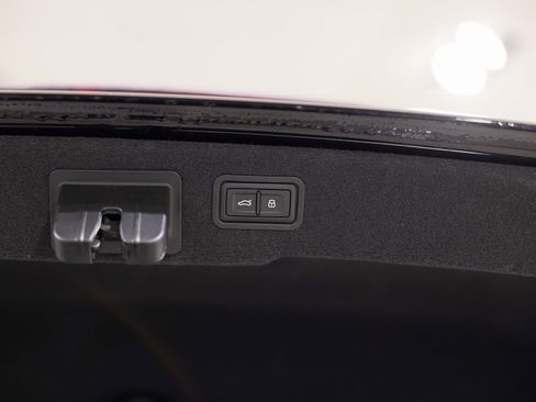 Used 2024 Audi A8 L 3.0T image 18