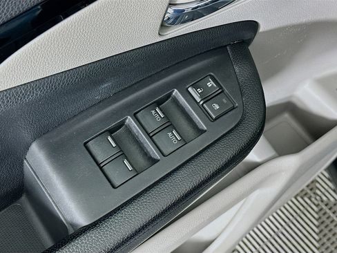 Used 2016 Honda Pilot Touring image 15