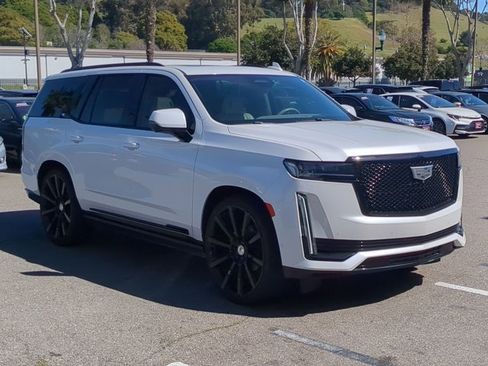 Used 2021 Cadillac Escalade Sport Platinum w/ LPO, ONYX Package image 3