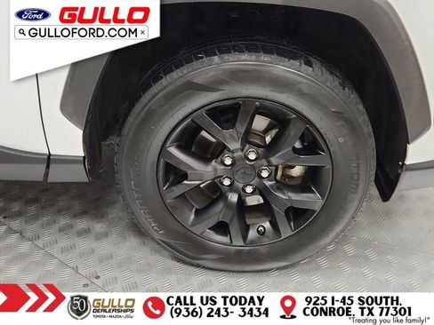 Used 2021 Toyota RAV4 LE image 29