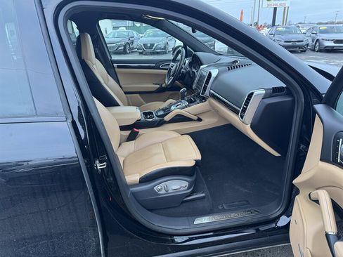 Used 2018 Porsche Cayenne image 30