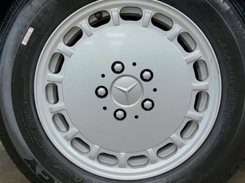 Used 1987 Mercedes-Benz 560 SL image 18