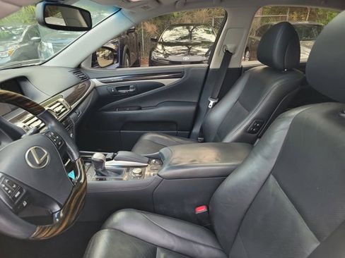 Used 2015 Lexus LS 460 w/ Comfort Package RWD image 11