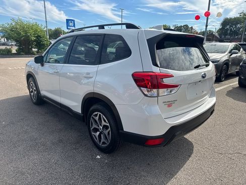 Used 2020 Subaru Forester Premium AWD/4WD image 5