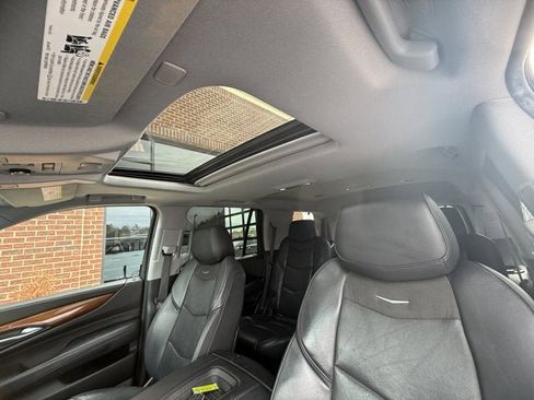Used 2018 Cadillac Escalade Luxury image 21