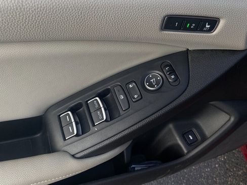 Used 2018 Honda Accord Touring image 30