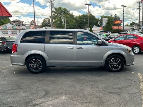 Used 2018 Dodge Grand Caravan SE image 8