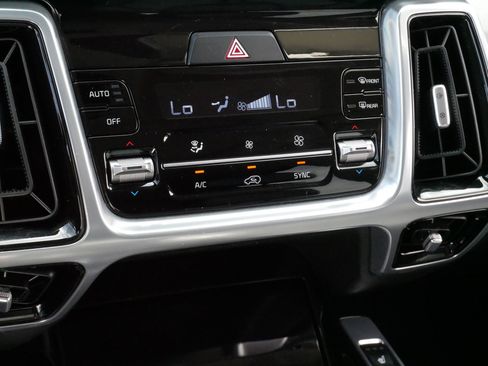 Used 2023 Kia Sorento SX AWD/4WD image 23