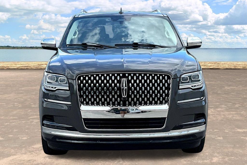 Used 2023 Lincoln Navigator Black Label AWD/4WD image 2