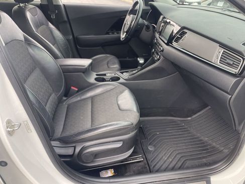 Used 2017 Kia Niro EX image 33
