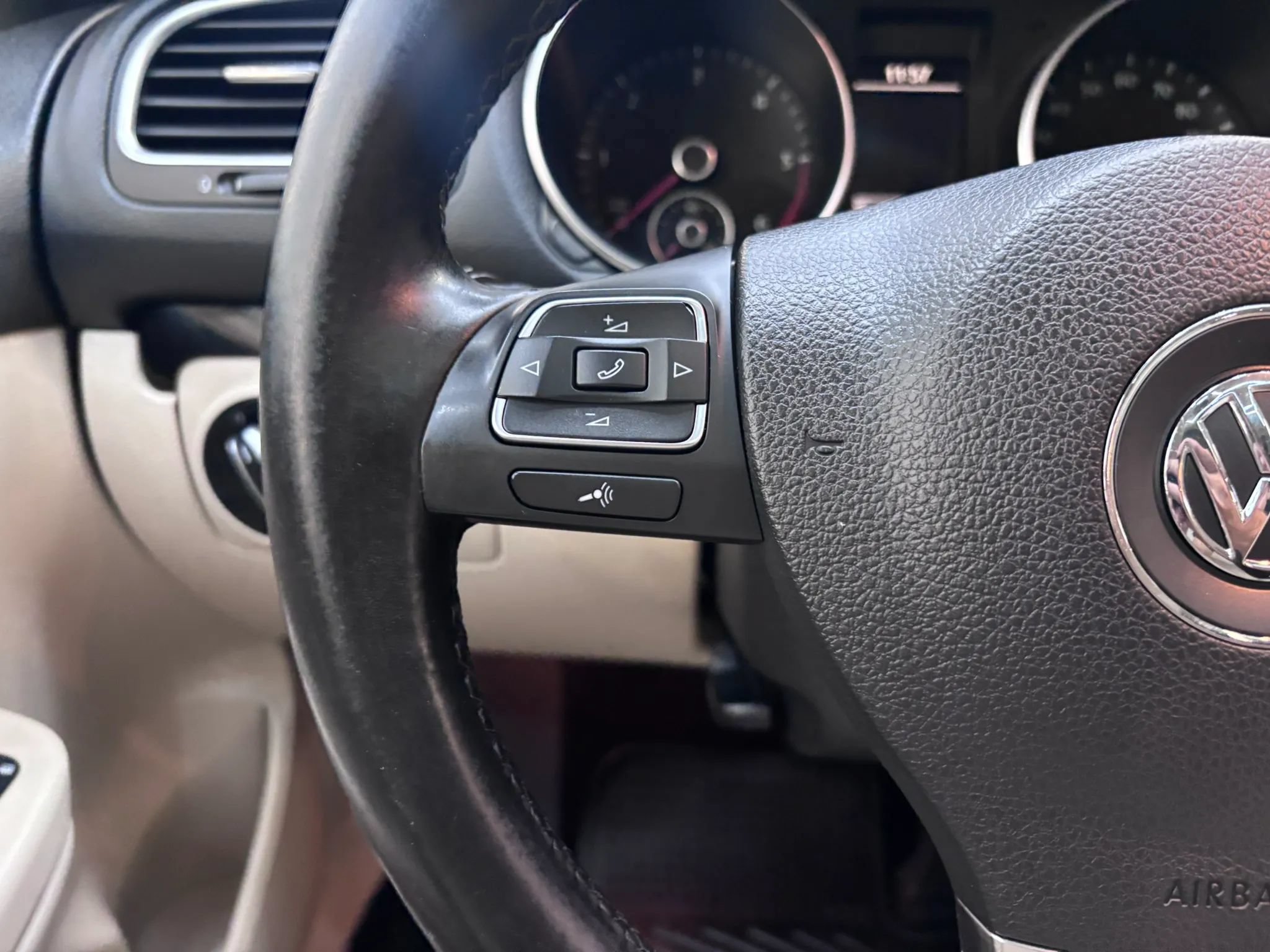 Used 2011 Volkswagen Jetta TDI FWD image 14