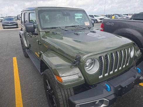 Used 2022 Jeep Wrangler Unlimited Sahara w/ Cold Weather Group AWD/4WD image 3