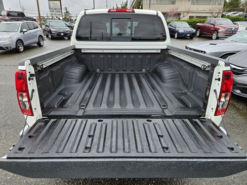 Used 2019 Nissan Frontier SL image 18