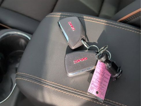 Used 2023 GMC Canyon AT4 w/ AT4 Premium Package image 16