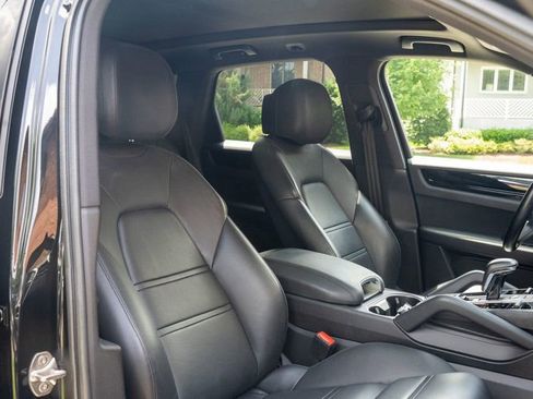 Used 2023 Porsche Cayenne AWD/4WD image 27